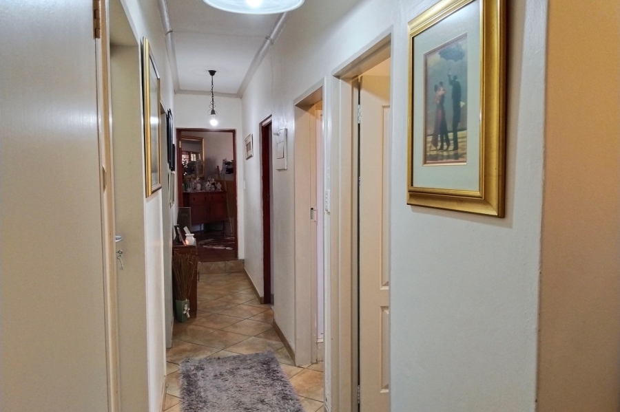 5 Bedroom Property for Sale in Meerhof North West